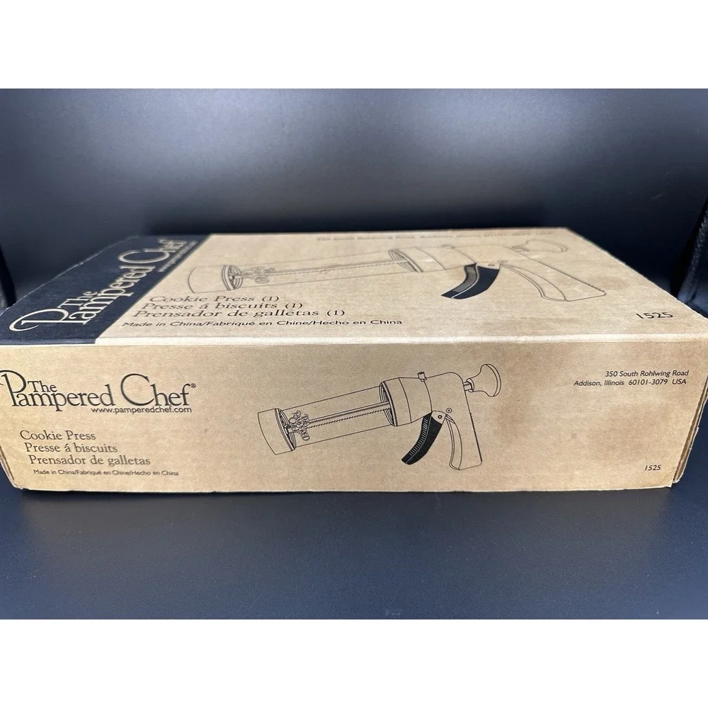 The Pampered Chef 1525 Cookie Press with 16 Discs - White